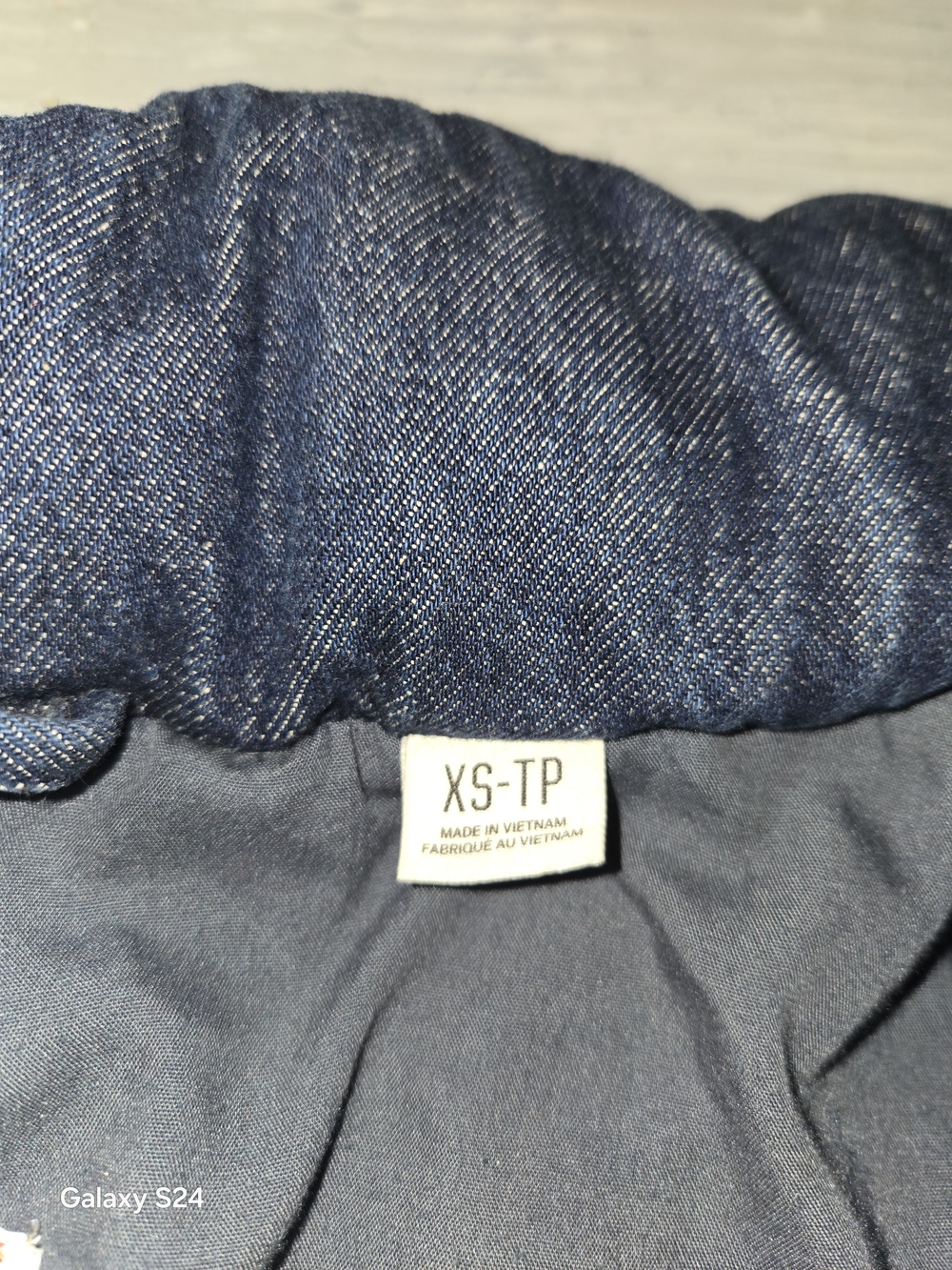 BDG Denim Quilted Puffer Vest in Blue Womens XS - Picture 4 of 6